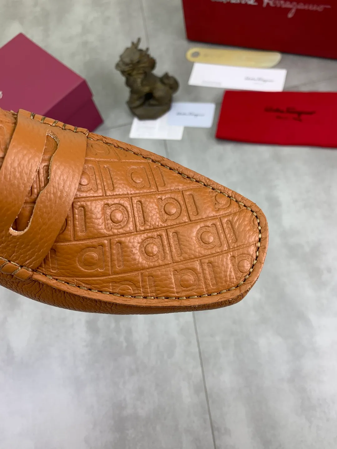 Men's shoes 💰P542 New model, high quality [Ferragamo/Ferragamo] Latest lazy slip-on shoes Original imported calfskin, imported cowhide lining + original luxury metal buckle + original combination outsole Comparison without pressure Code number: 38-45